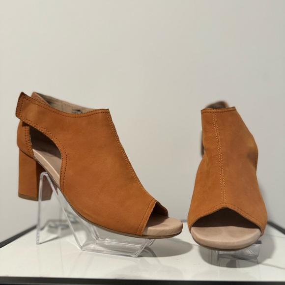 crowne comforteur Shoes - Heels peep toe